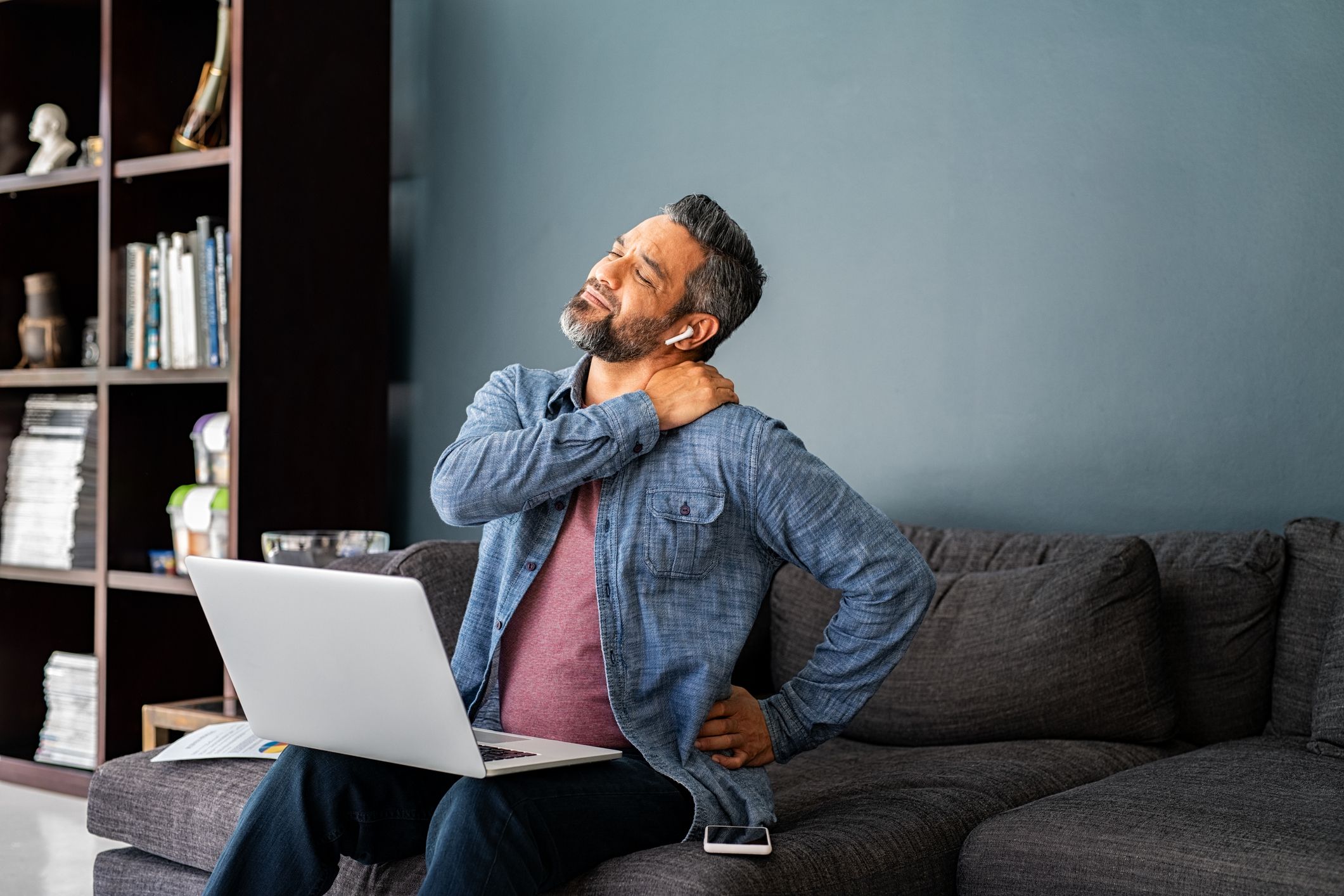 Postura errada no trabalho: 5 principais erros e como corrigir 