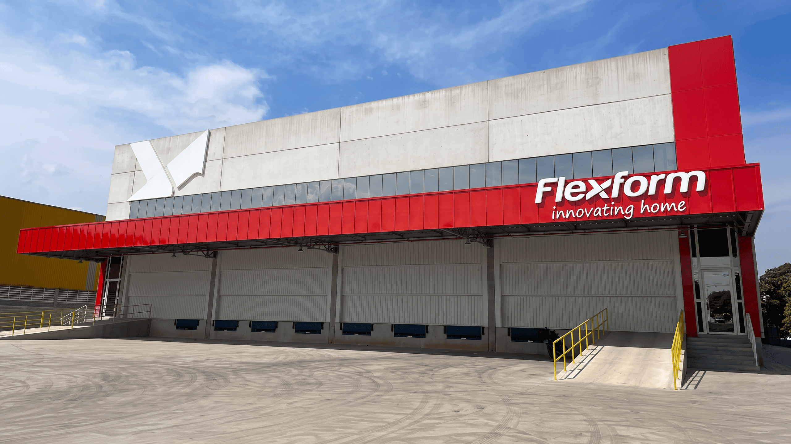 Parque fabril Flexform: 4.000 m² em Guarulhos para a linha residencial 
